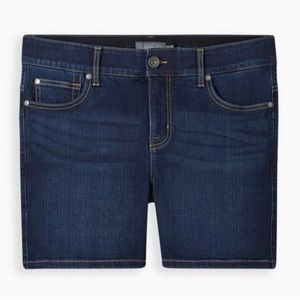 NWT Torrid 5 inch Bombshell Stretch Jean Shorts